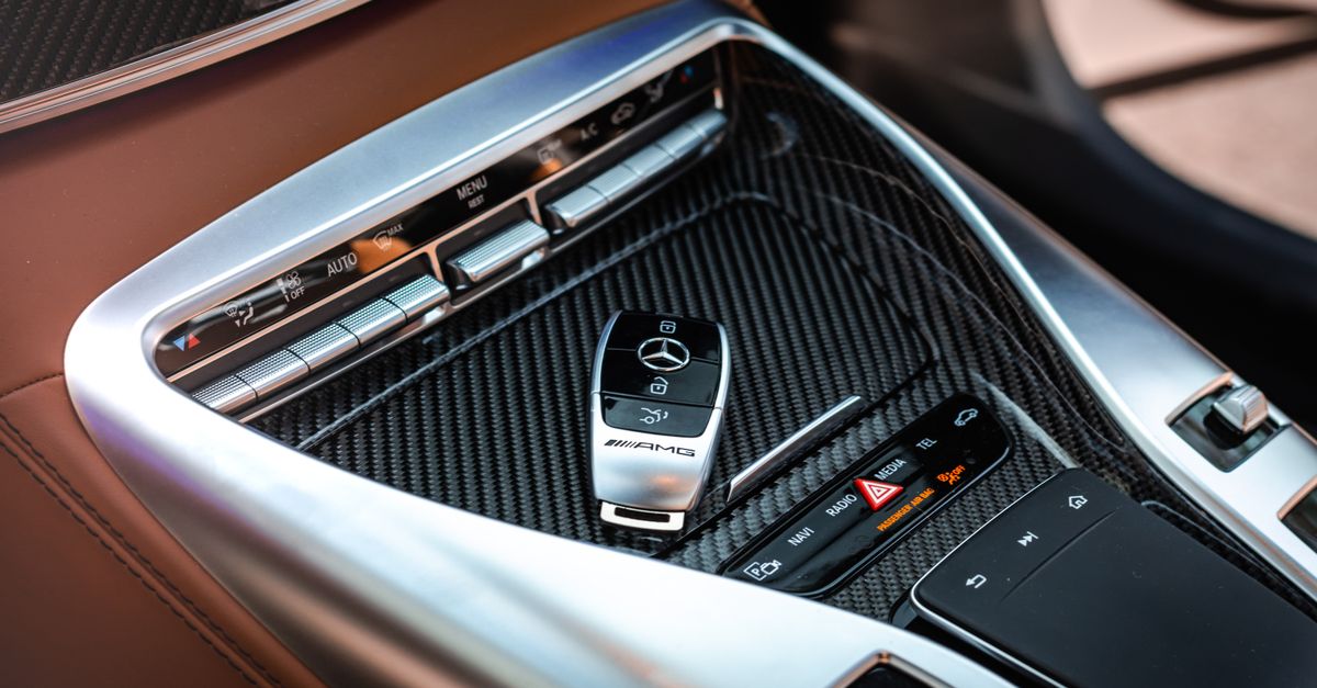 High-security car keys: OEM versus aftermarket, explained clearly — Rockville Centre Locksmith