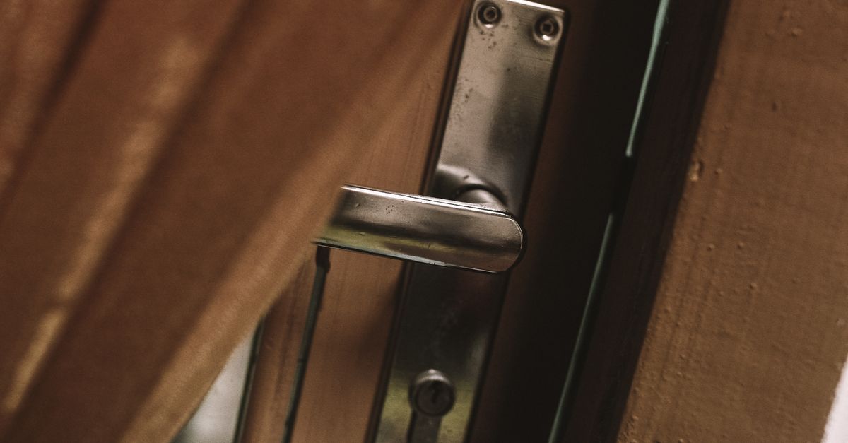 Signs It's Time for a Door Knob Lock Replacement — Rockville Centre Locksmith